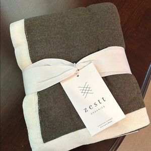 NWT zesty dream soft travel wrap